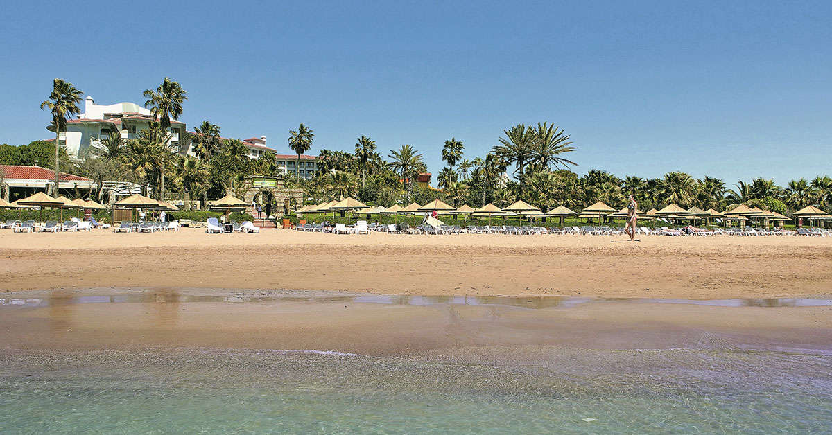 Een foto van het strand bij Hotel Defne Garden