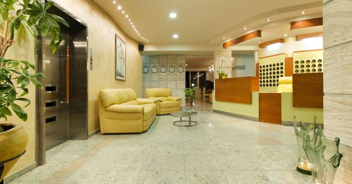 Een foto van het interieur van Axos Hotel