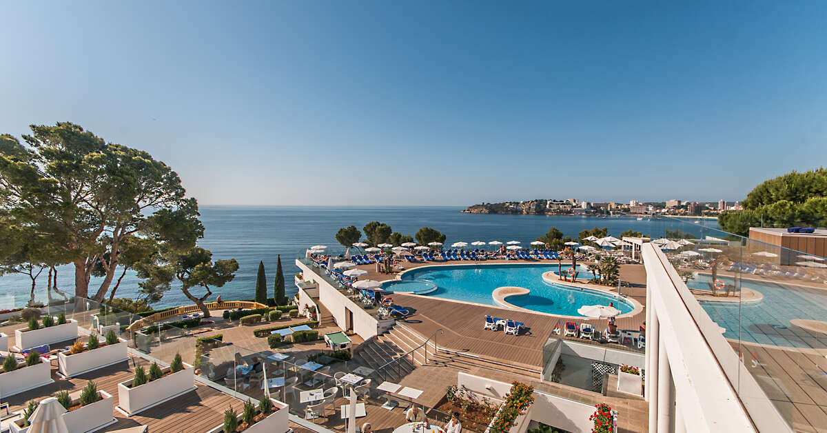 Een foto van het zwembad bij Aparthotel Ponent Mar