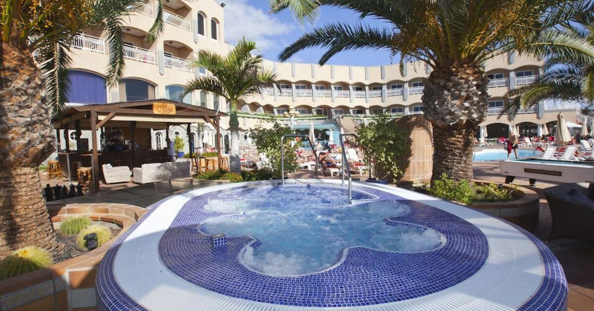 Een foto van het zwembad bij San Agustin Beach Club Hotel