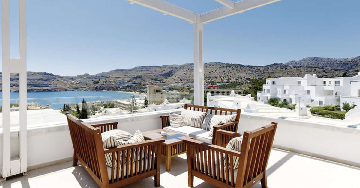 Een foto van het terras bij Lindos Village Resort & Spa