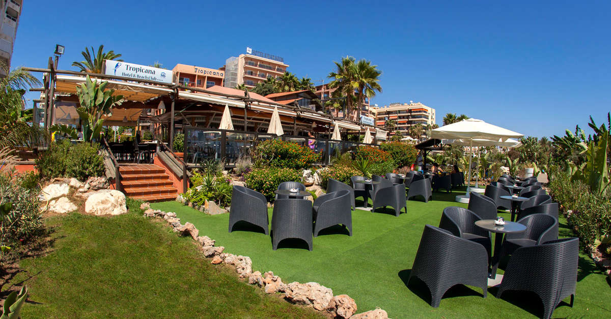 Een foto van het terras bij MS Tropicana