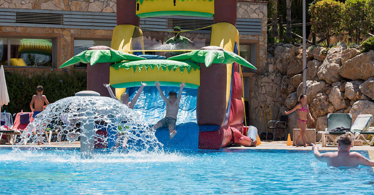 Een foto van het zwembad bij Hotel Mediterraneo Benidorm