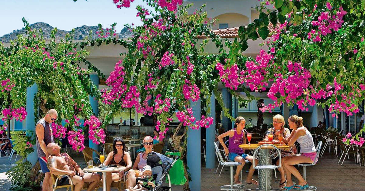 Een foto van het terras bij Marianna Palace Hotel