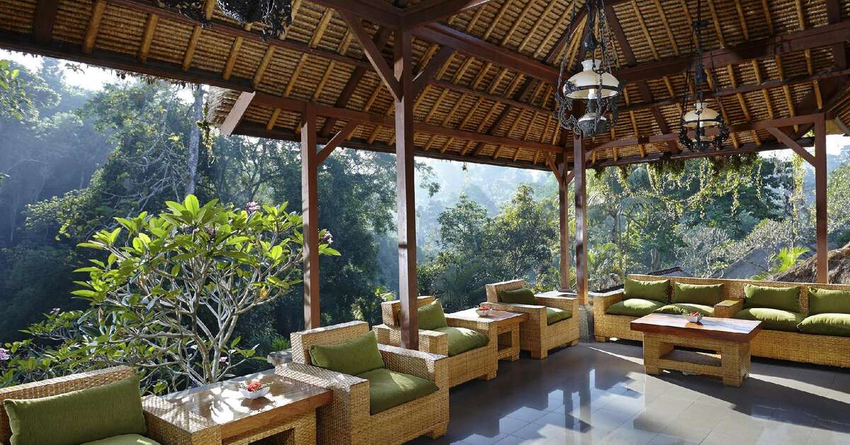 Een foto van het terras bij Hotel Tjampuhan & Spa