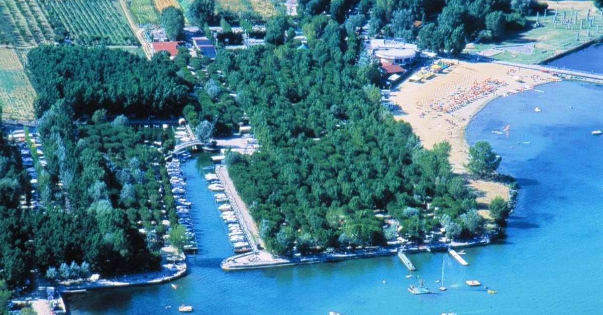 Een foto van het strand bij Camping Village Punta Navaccia