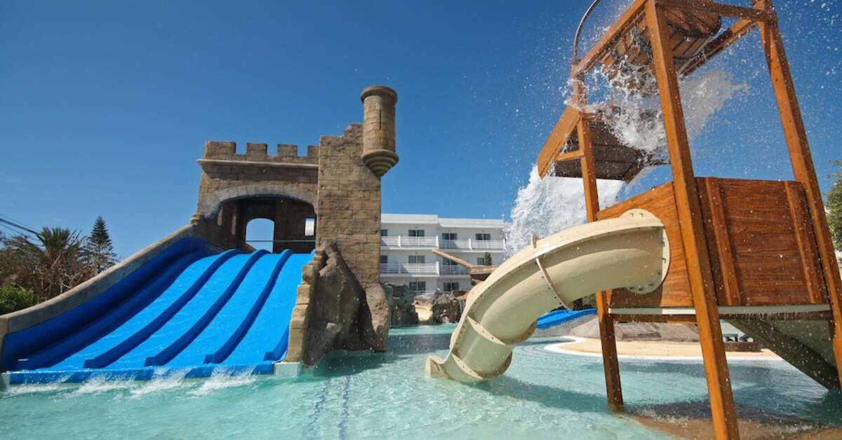 Ein Foto vom Pool im Pirates Village Apartments