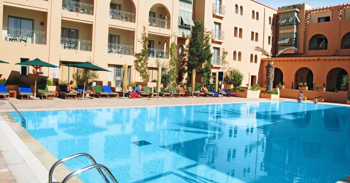 Een foto van het zwembad bij Alhambra Thalasso