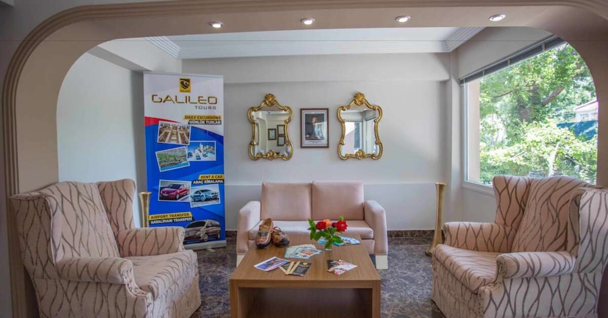 Een foto van het interieur van Melis Hotel