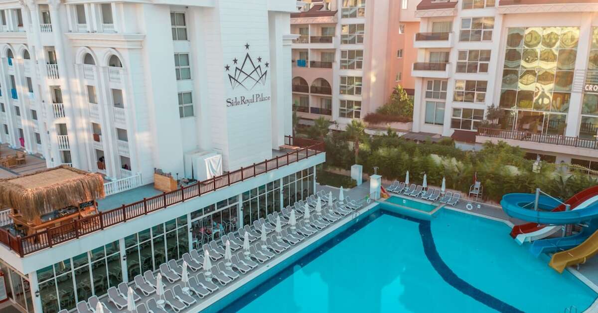 Een foto van het zwembad bij Side Royal Palace Hotel & Spa
