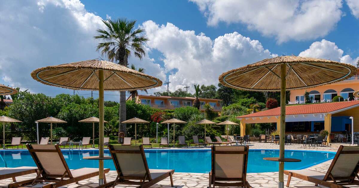 Een foto van het zwembad bij Hotel Ibiscus Corfu