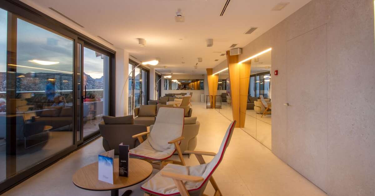 Een foto van het interieur van Estimar Calpe Suitopia 3 &Three