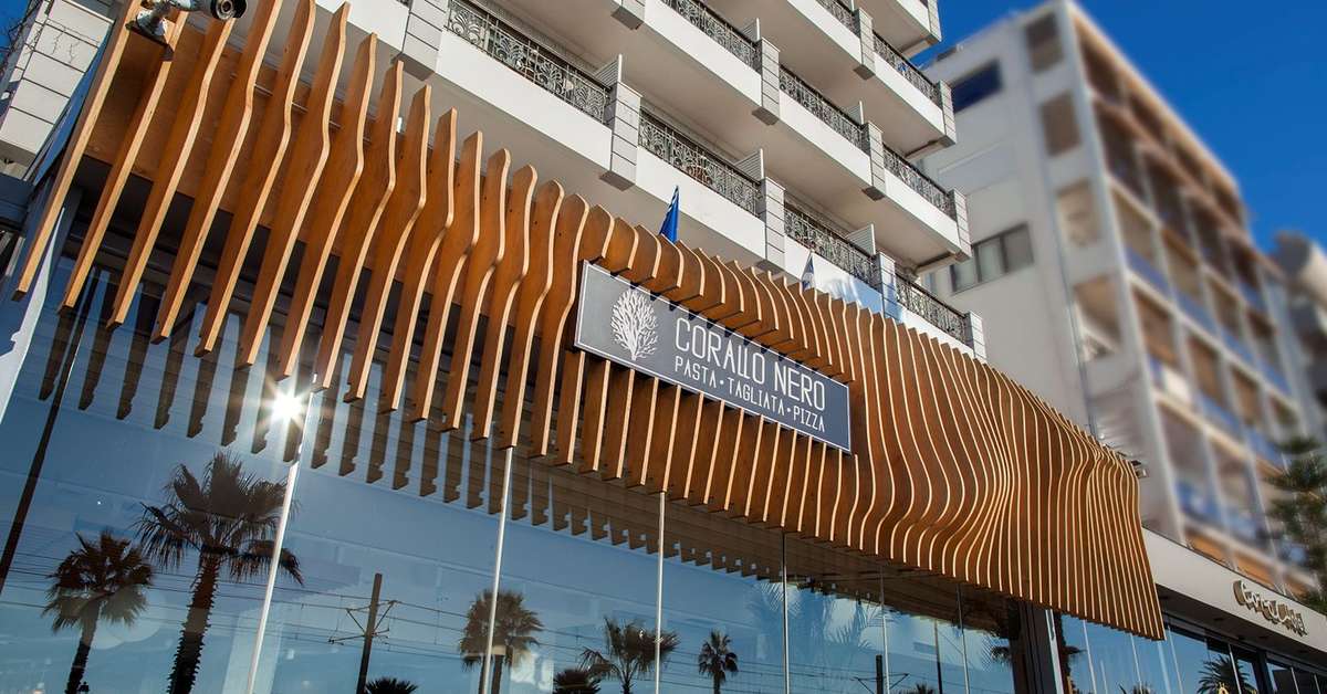 Een foto van de buitenkant van Coral Hotel