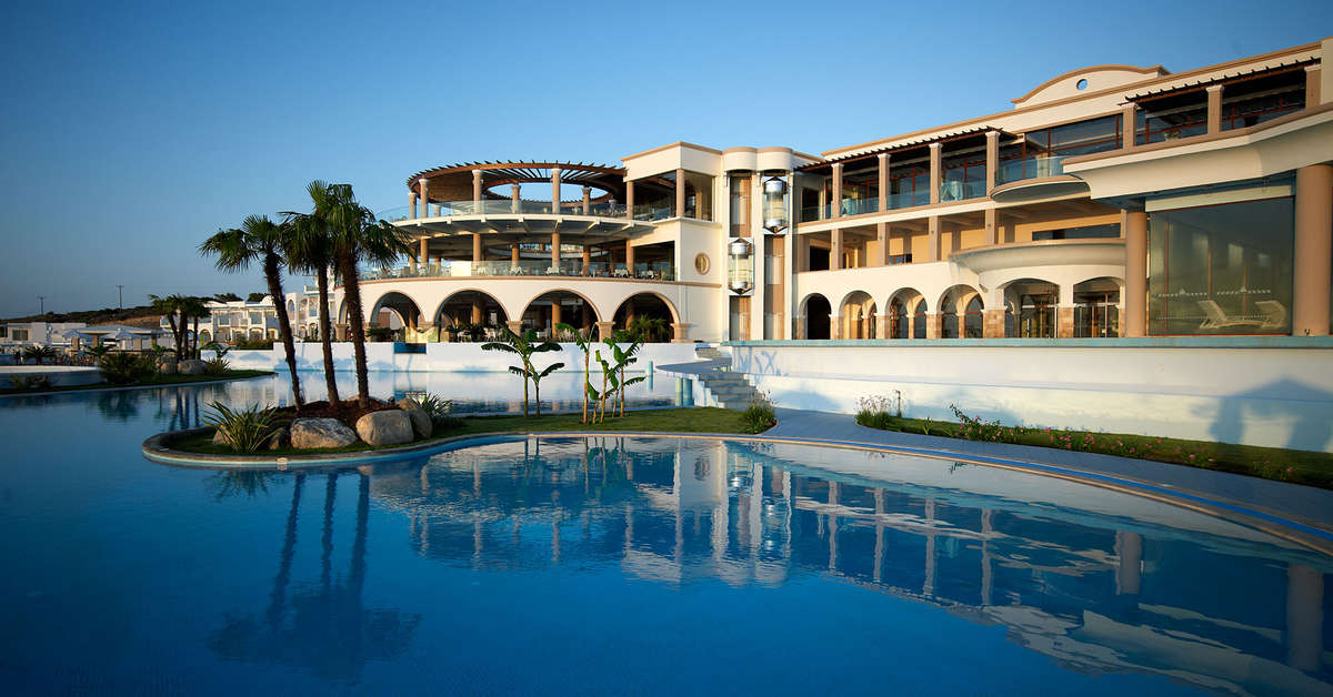 Een foto van het zwembad bij Atrium Prestige Thalasso Spa Resort
