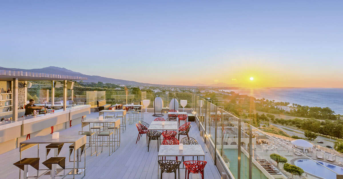Een foto van het terras bij Kipriotis Panorama Hotel & Suites