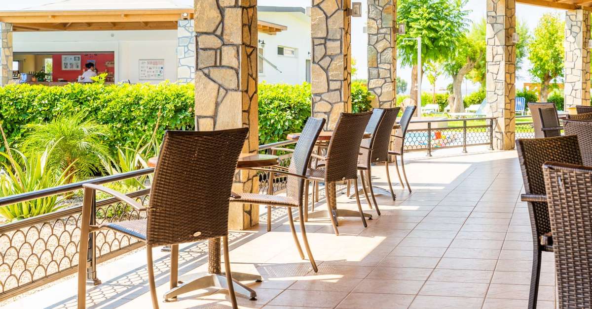 Een foto van het terras bij Hotel Relax