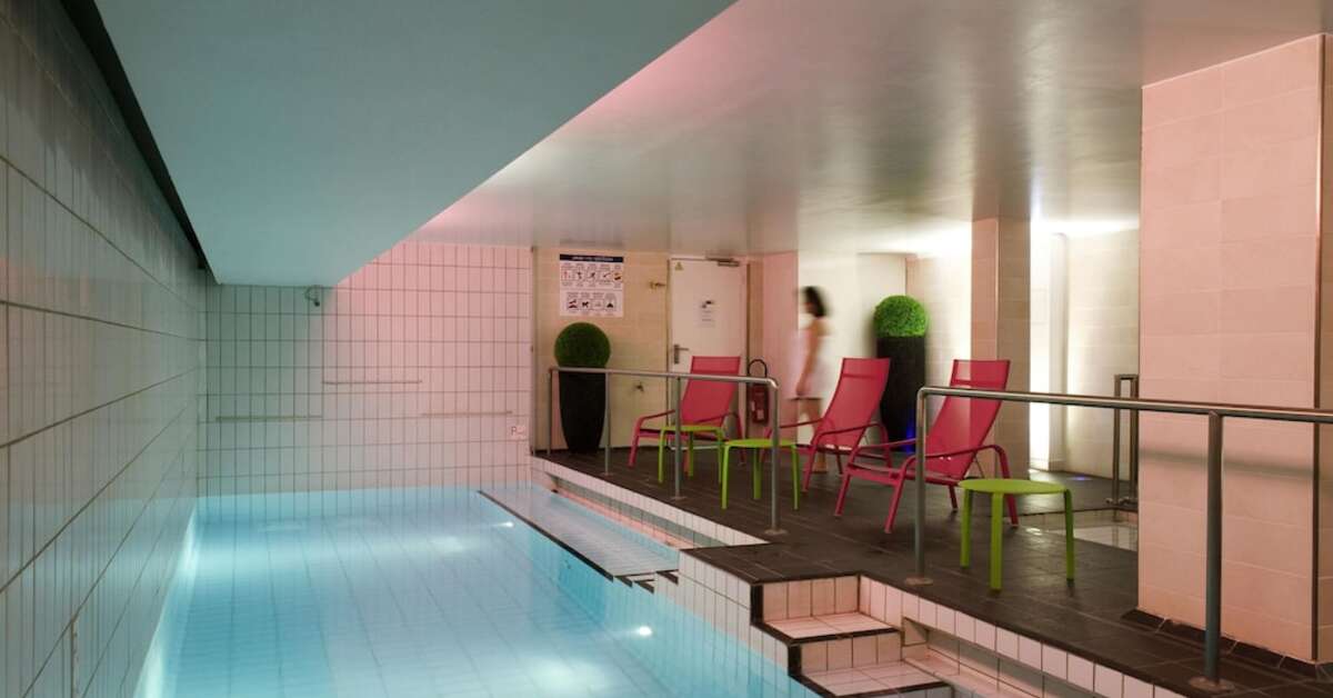 Een foto van het zwembad bij Aparthotel Adagio Paris Tour Eiffel
