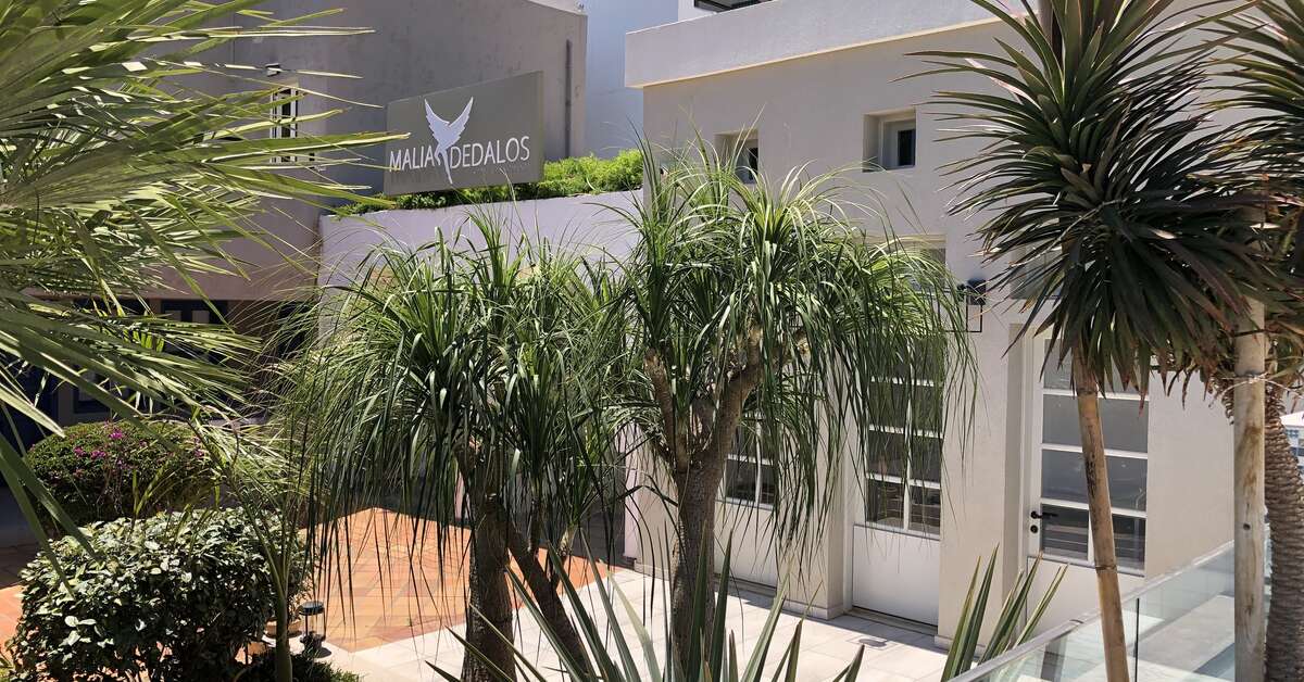 Een foto van de buitenkant van Dedalos Hotel