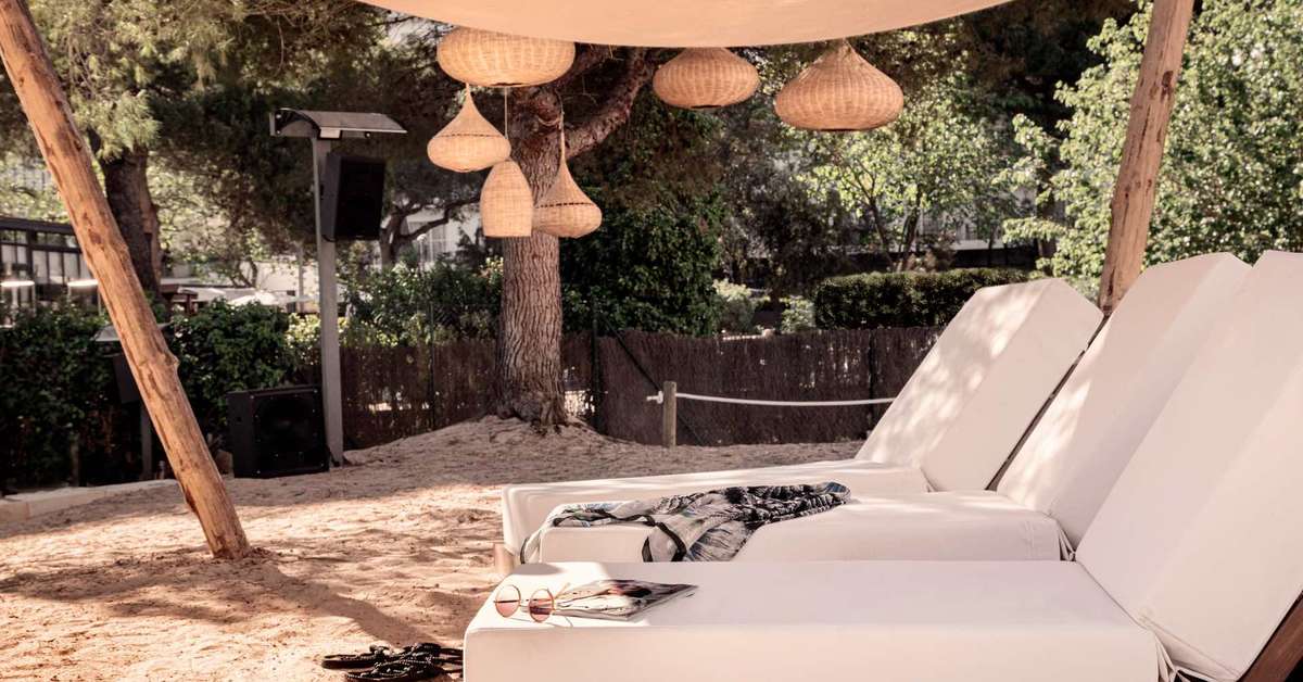 Een foto van het terras bij Caramelo Palma Beach