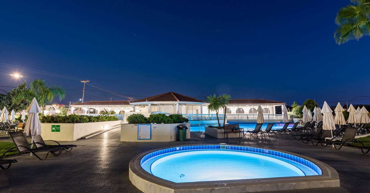 Een foto van het zwembad bij Surreal Exotica Hotel & Spa by Zante Plaza