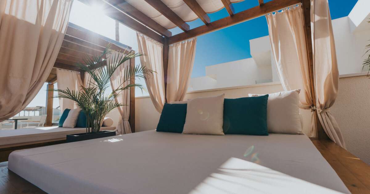 Een foto van het terras bij Ohasis Boutique Suites