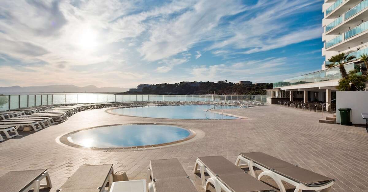 Een foto van het zwembad bij Hotel Best Negresco