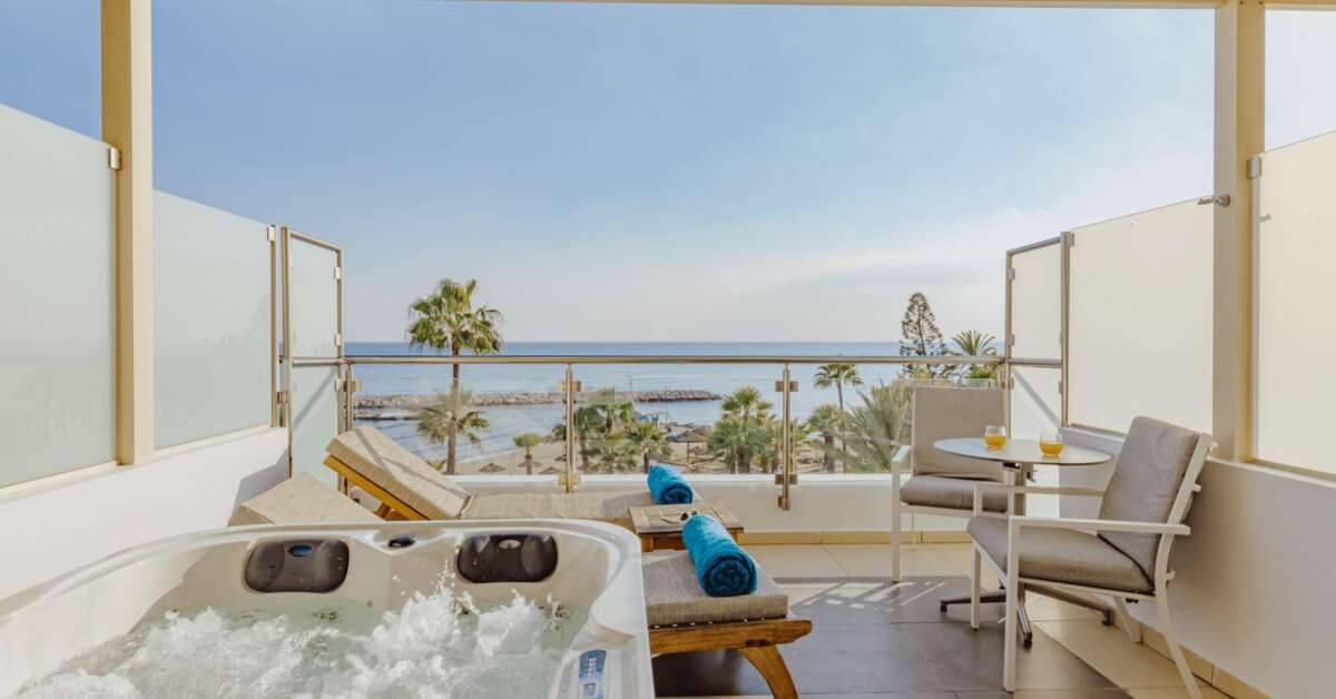 Een foto van The Golden Bay Beach Hotel
