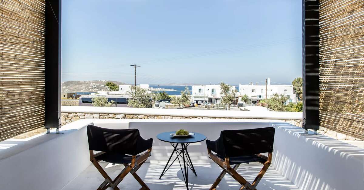 Een foto van het terras bij My Mykonos Hotel