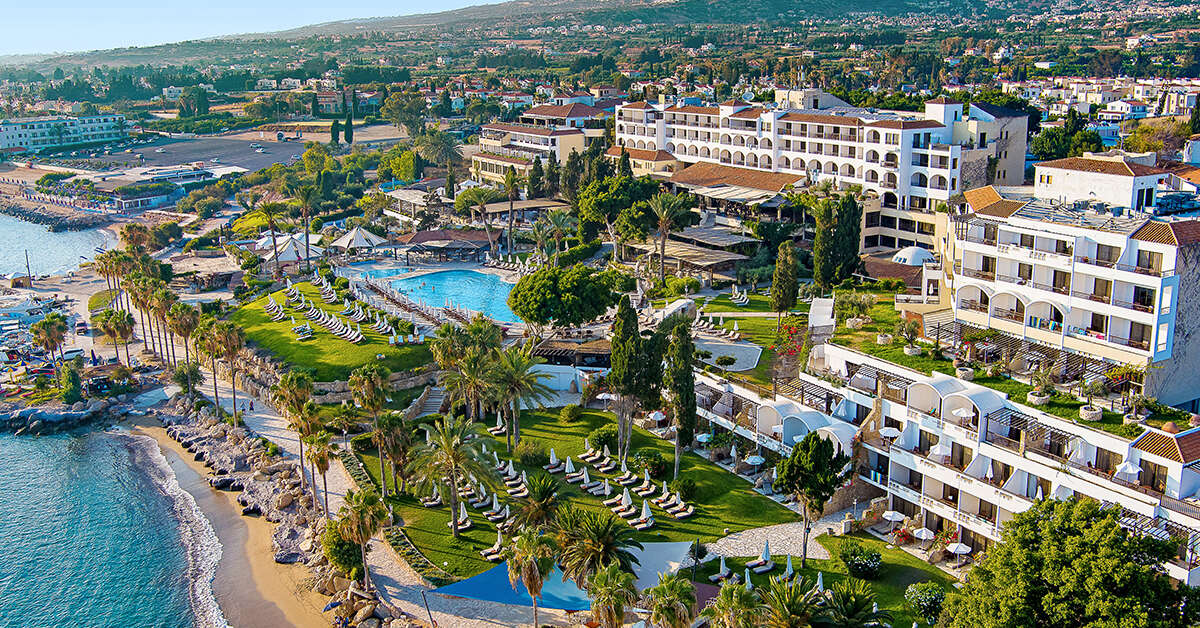 Een foto van de buitenkant van Coral Beach Hotel & Resort