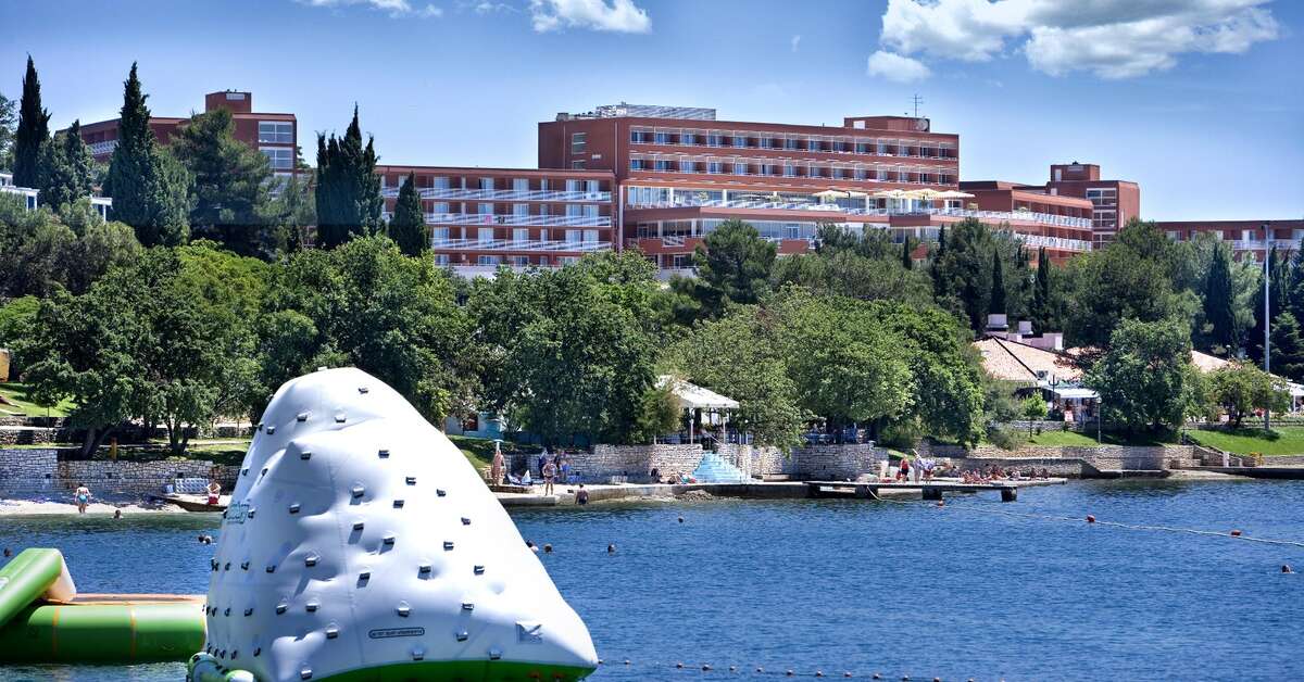 Een foto van de buitenkant van Hotel Albatros Plava Laguna