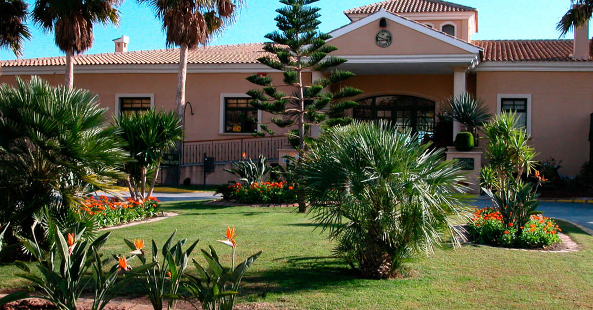 Een foto van de buitenkant van Hotel Bonalba Alicante