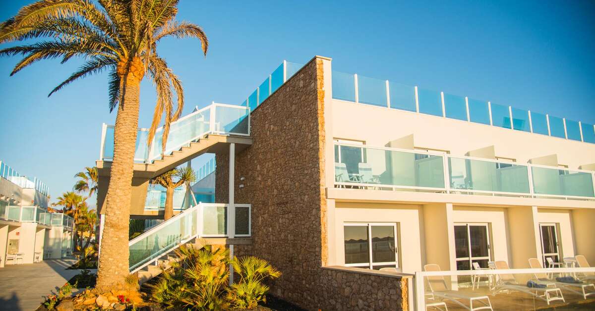 Ein Foto von der Außenansicht des Hotel Boutique Tao Caleta Mar