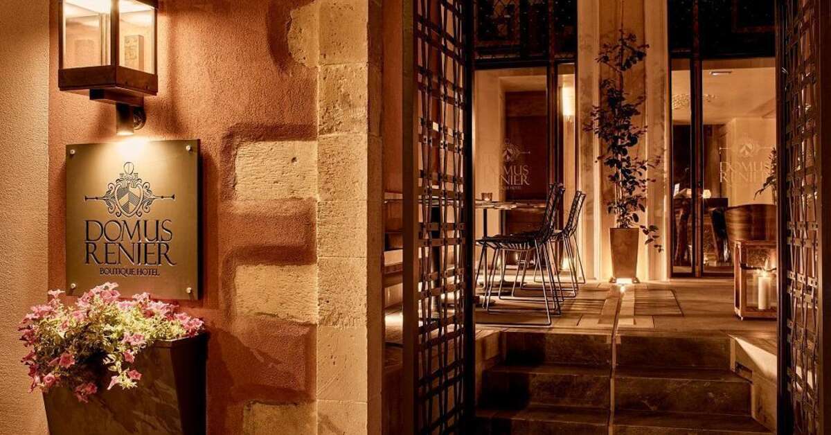 Een foto van de buitenkant van Domus Renier Boutique Hotel