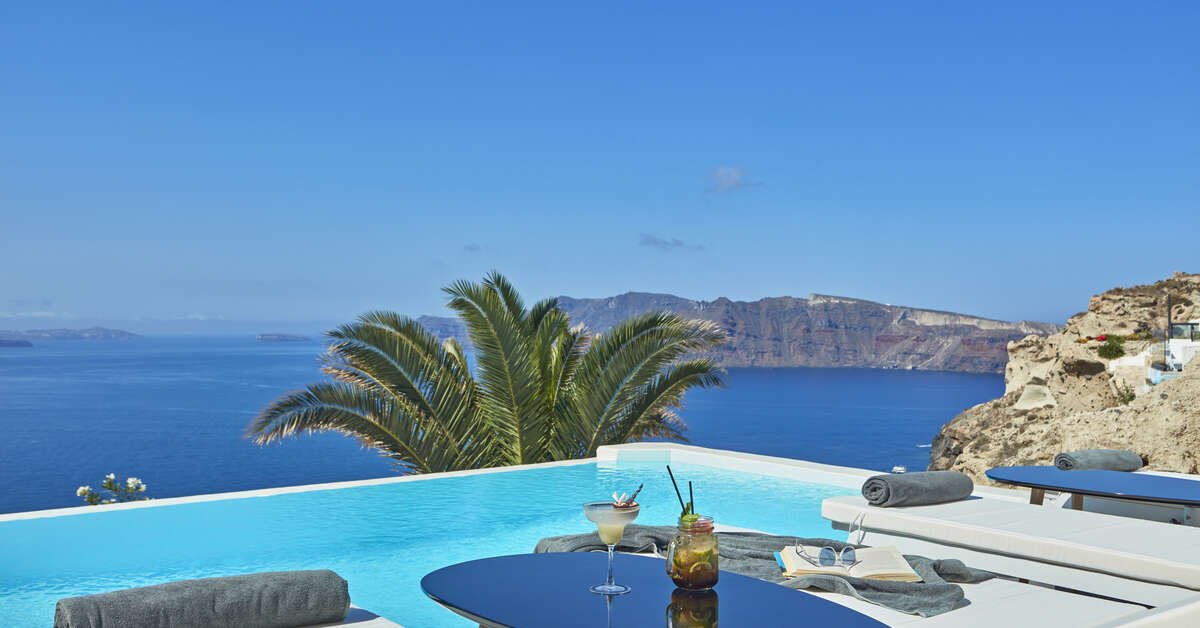 Een foto van het zwembad bij Katikies Villa Santorini