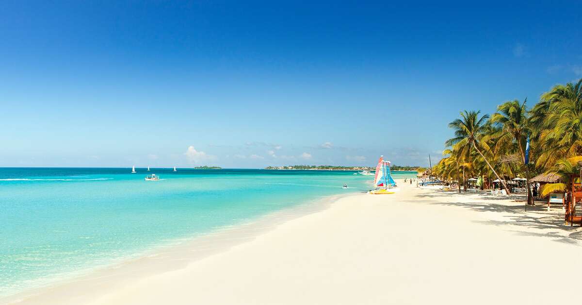 Een foto van het strand bij Hotel Couples Swept Away