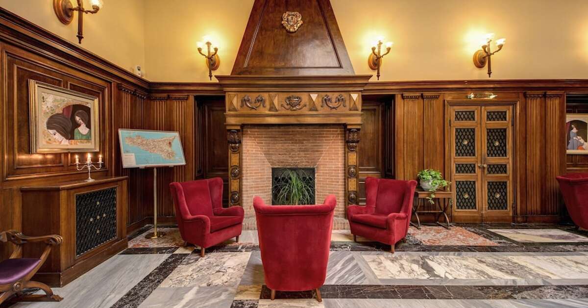 Een foto van het interieur van Grand Hotel Villa Politi