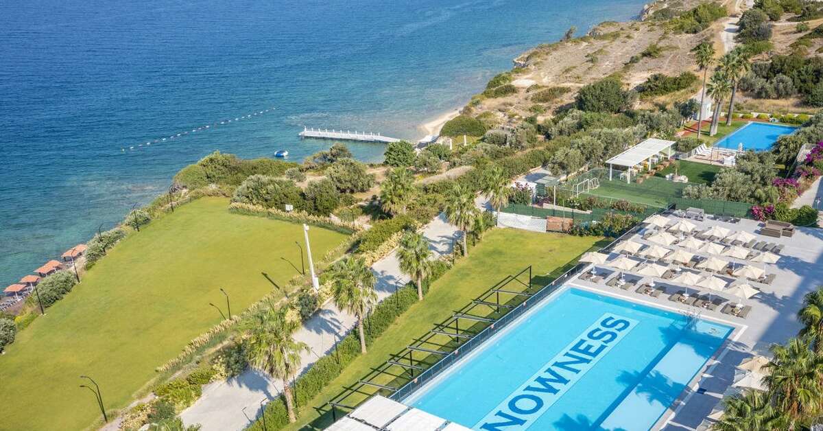 Een foto van het zwembad bij The Nowness Luxury Hotel & Spa