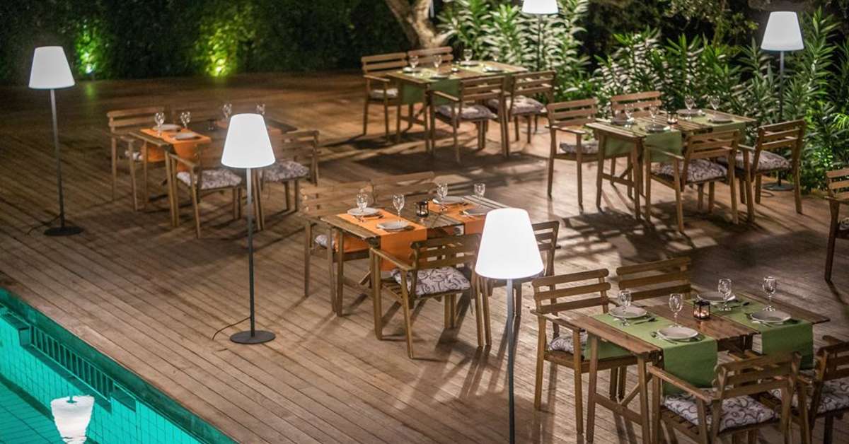Een foto van het terras bij Castelli Hotel