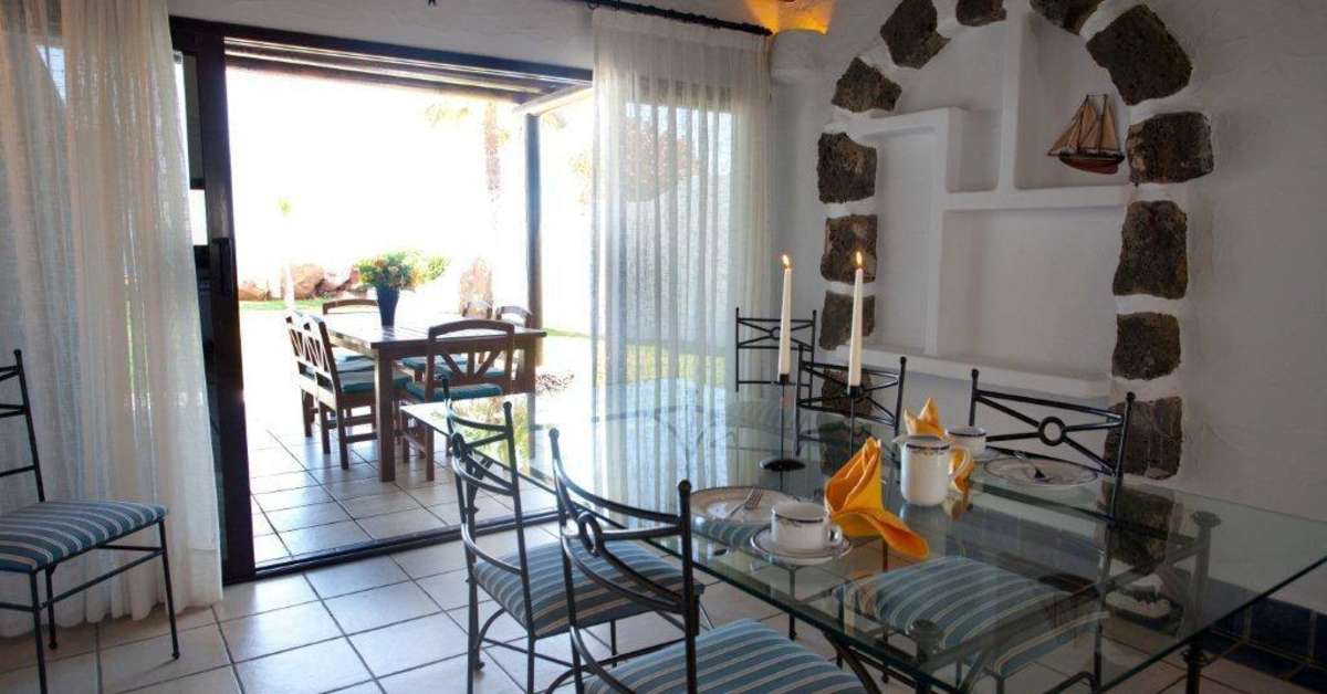 Een foto van het terras bij Kamezi Boutique Villas
