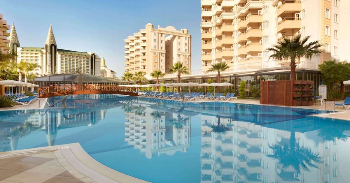 Een foto van het zwembad bij Ramada Resort by Wyndham Lara