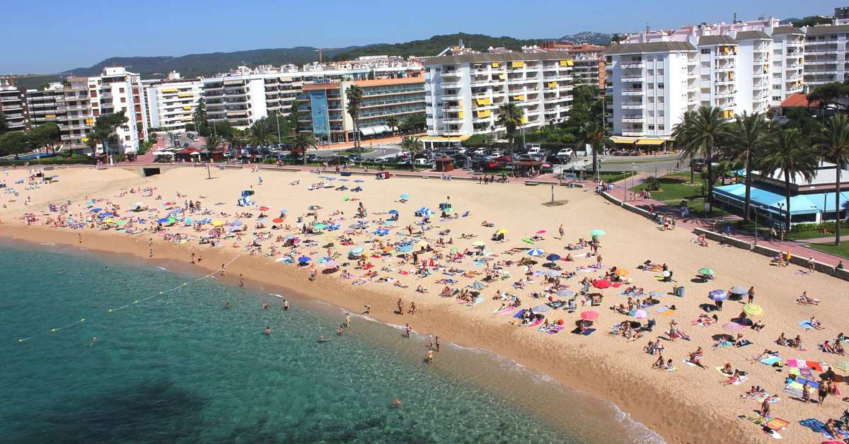Een foto van de buitenkant van Hotel Surf-Mar by Samba Hotels