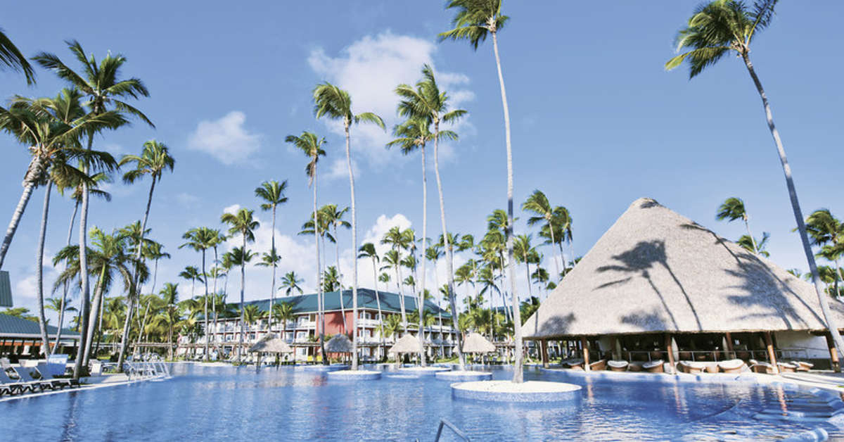 Een foto van het zwembad bij Barcelo Bavaro Beach