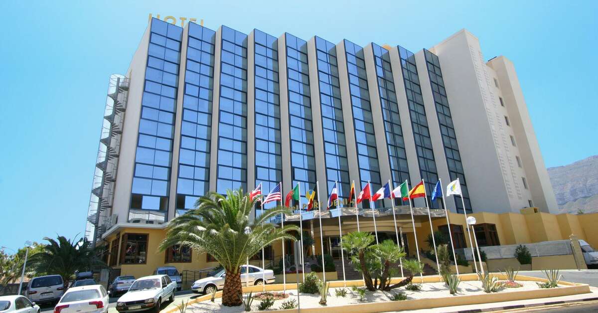 Een foto van de buitenkant van Port Denia