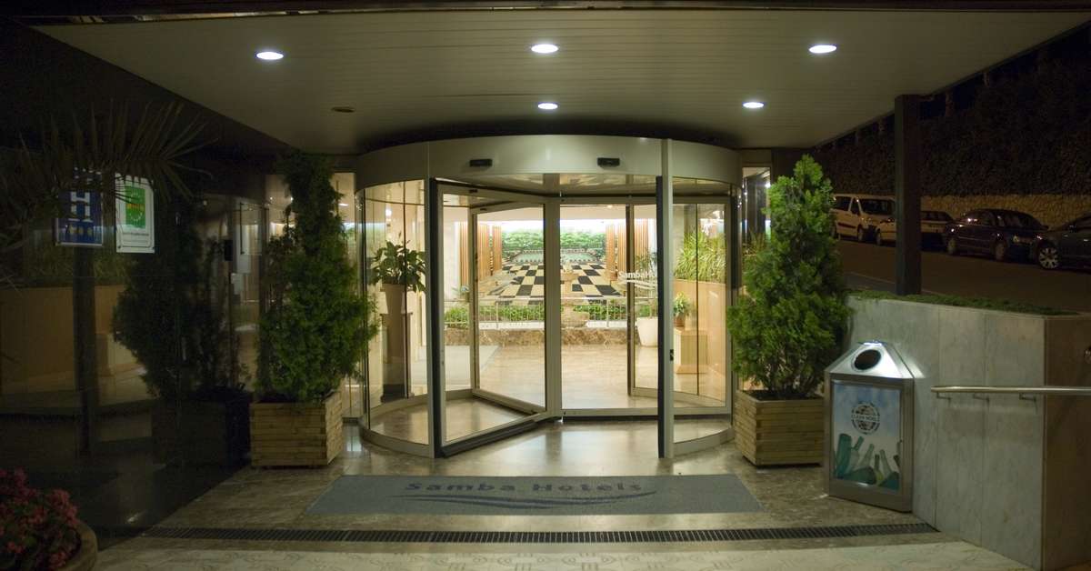 Een foto van de buitenkant van Hotel Samba