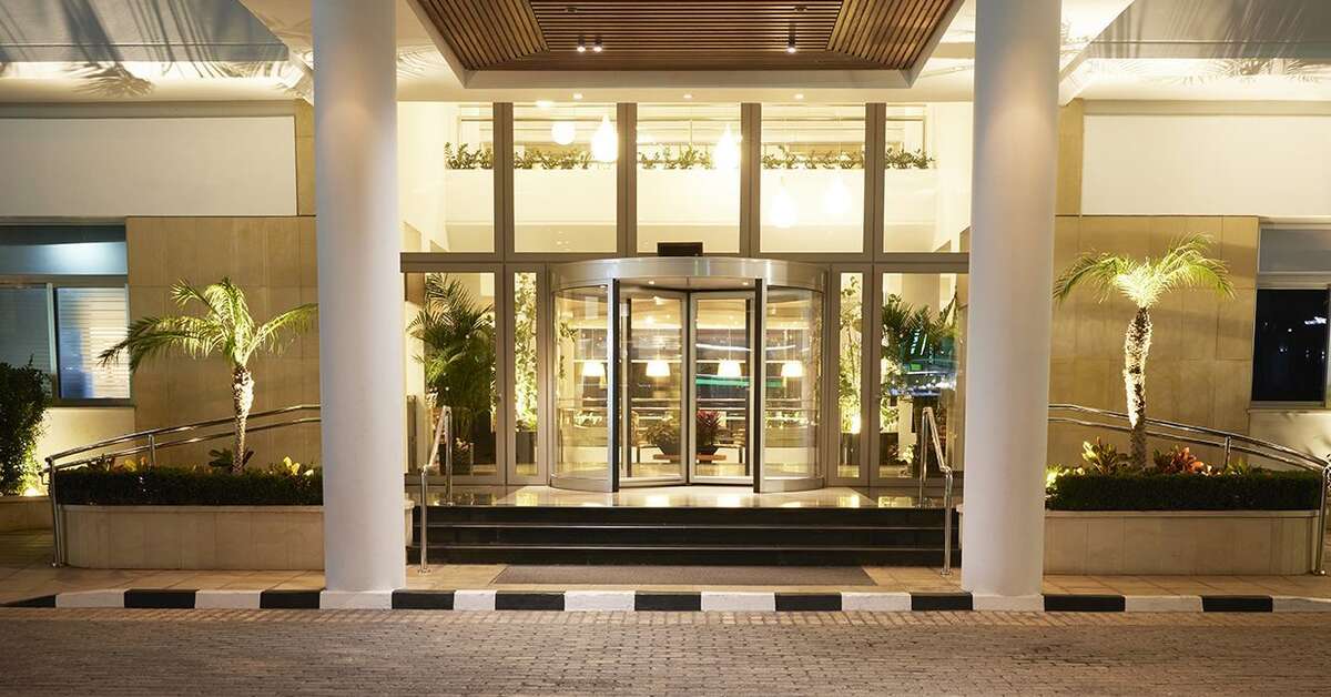 Een foto van de buitenkant van Mediterranean Beach Hotel