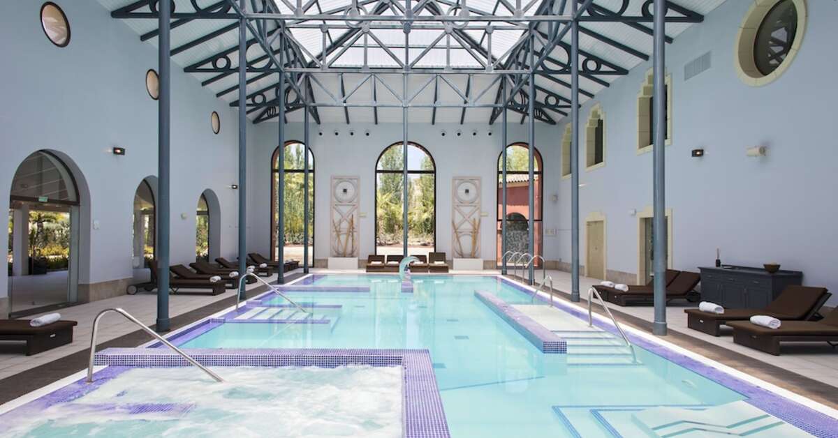 Een foto van het zwembad bij Melia Villaitana