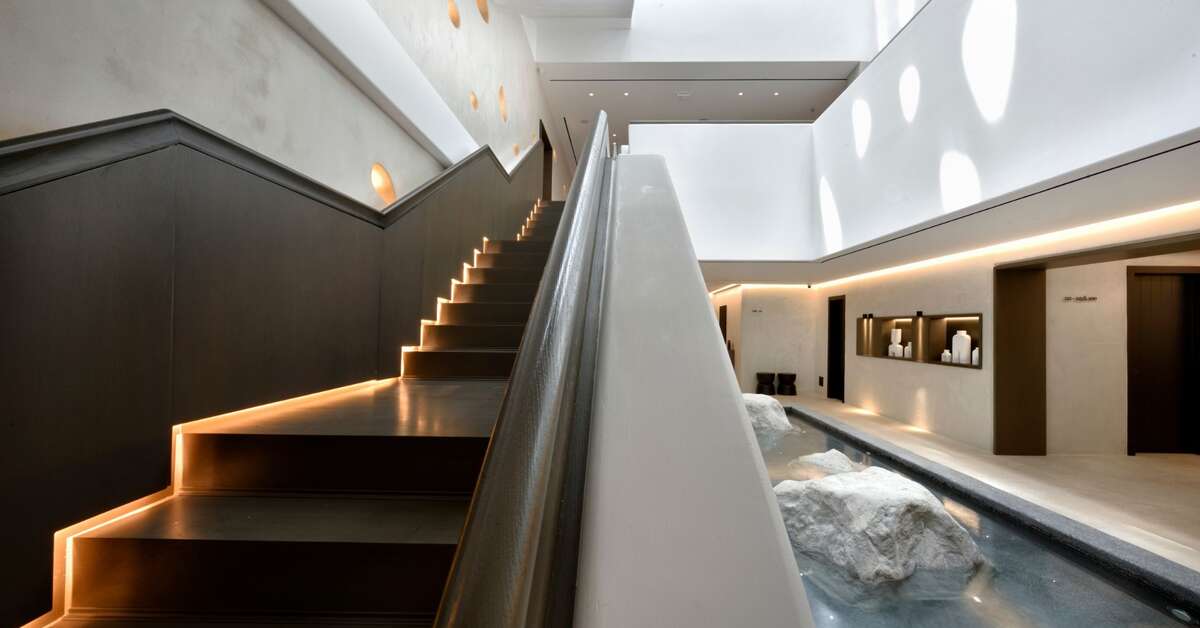 Een foto van het interieur van Aeonic Suites & Spa