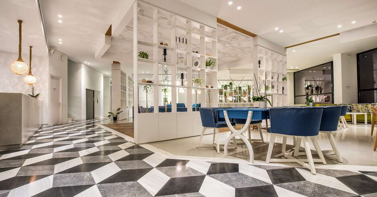 Een foto van het interieur van Aqua Bay Hotel