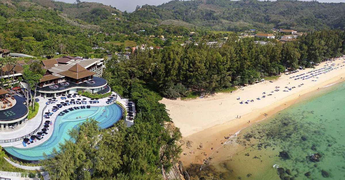 Een foto van het zwembad bij Pullman Phuket Arcadia Naithon Beach