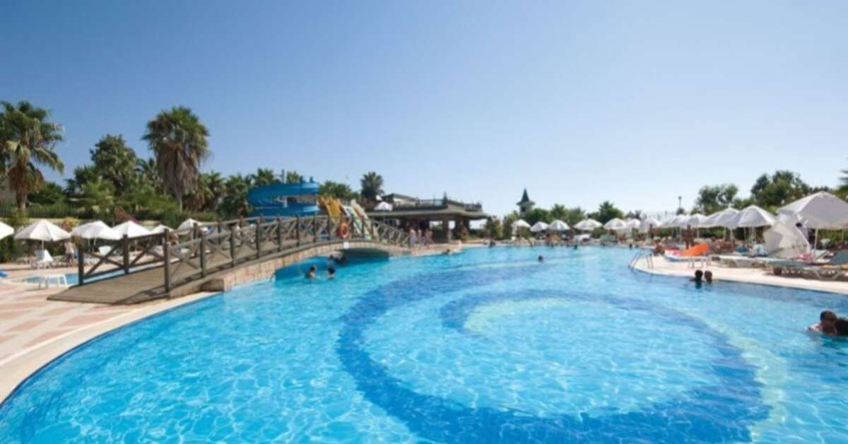 Een foto van het zwembad bij Holiday Garden Resort